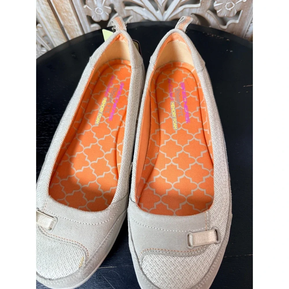 Skechers Relaxed Fit 22545 Natural Beige Memory Foam Flats Womens Size 9 NEW
